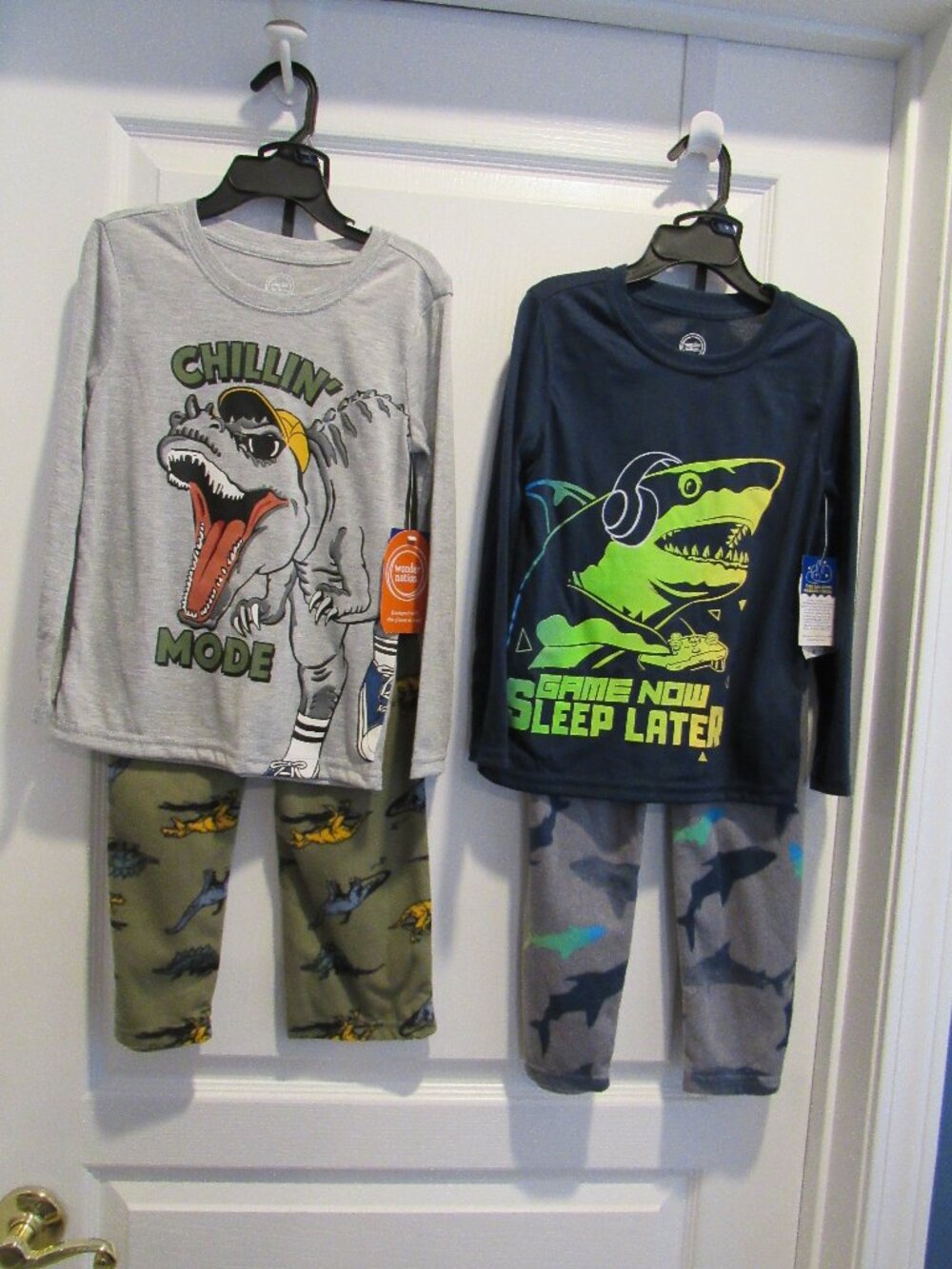 NEW WITH TAGS: BOYS WINTER PAJAMA SET SIZE X-SMALL (4-5)